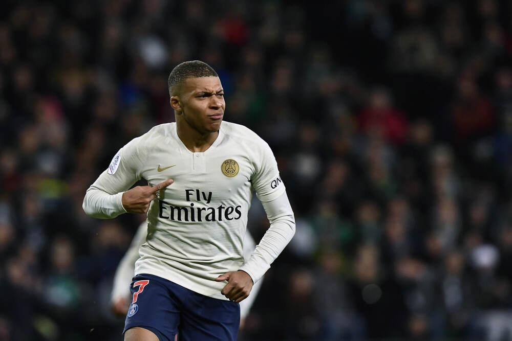 哈里王子发出严厉警告，在激烈争吵中面临“成败在此一举”的一年